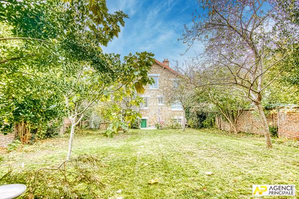Versailles Porchefontaine maison 8 pièces 188m² au sol avec jardin clos et garage €1 449 000 ** - Référence 27207