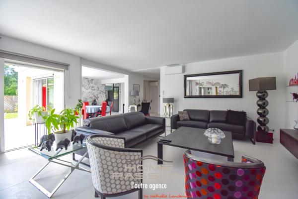 Maison
                                                                                                                                                                                                                                                                                                                        8 pièce(s)                                                                                                                                                                                                          5 chambre(s)                                                                                                                                                                                                          251  m²