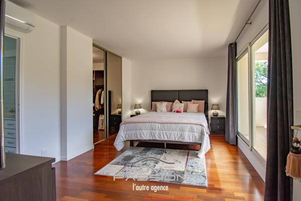Maison
                                                                                                                                                                                                                                                                                                                        8 pièce(s)                                                                                                                                                                                                          5 chambre(s)                                                                                                                                                                                                          251  m²