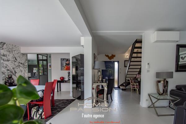 Maison
                                                                                                                                                                                                                                                                                                                        8 pièce(s)                                                                                                                                                                                                          5 chambre(s)                                                                                                                                                                                                          251  m²