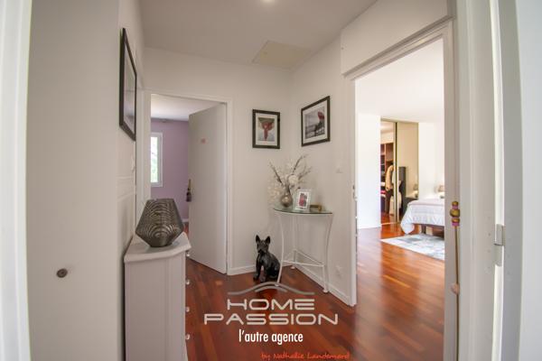 Maison
                                                                                                                                                                                                                                                                                                                        8 pièce(s)                                                                                                                                                                                                          5 chambre(s)                                                                                                                                                                                                          251  m²