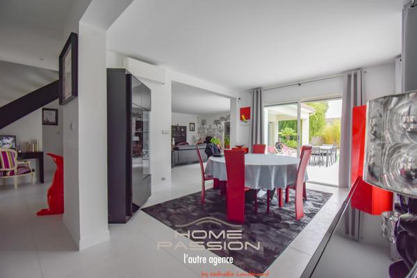 Maison
                                                                                                                                                                                                                                                                                                                        8 pièce(s)                                                                                                                                                                                                          5 chambre(s)                                                                                                                                                                                                          251  m²