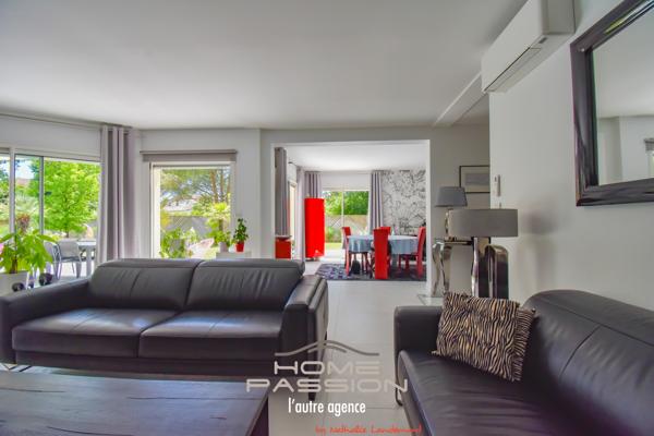 Maison
                                                                                                                                                                                                                                                                                                                        8 pièce(s)                                                                                                                                                                                                          5 chambre(s)                                                                                                                                                                                                          251  m²