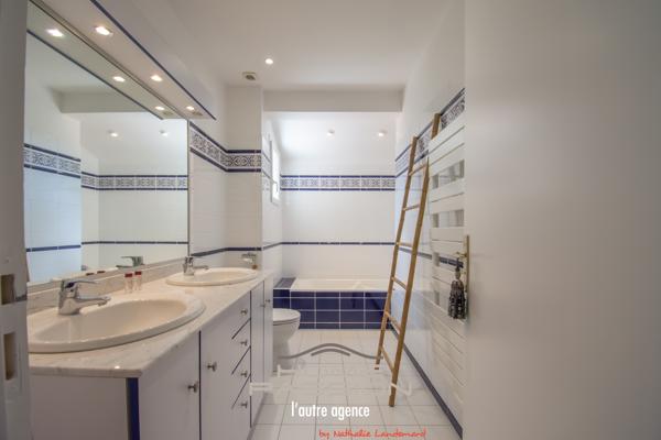 Maison
                                                                                                                                                                                                                                                                                                                        8 pièce(s)                                                                                                                                                                                                          5 chambre(s)                                                                                                                                                                                                          251  m²