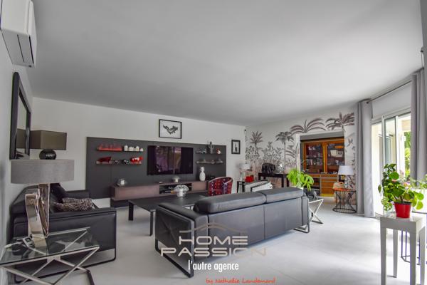 Maison
                                                                                                                                                                                                                                                                                                                        8 pièce(s)                                                                                                                                                                                                          5 chambre(s)                                                                                                                                                                                                          251  m²