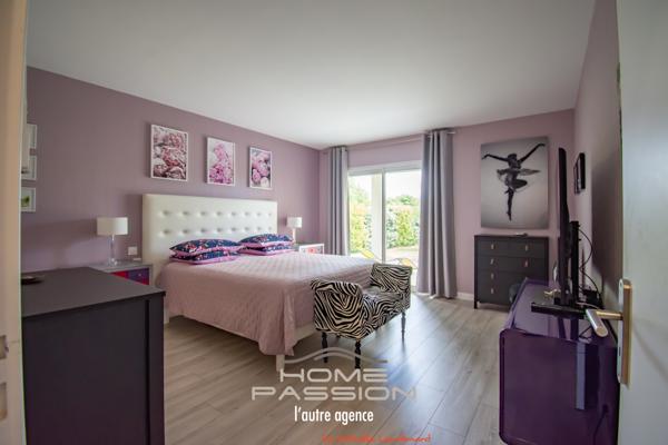 Maison
                                                                                                                                                                                                                                                                                                                        8 pièce(s)                                                                                                                                                                                                          5 chambre(s)                                                                                                                                                                                                          251  m²
