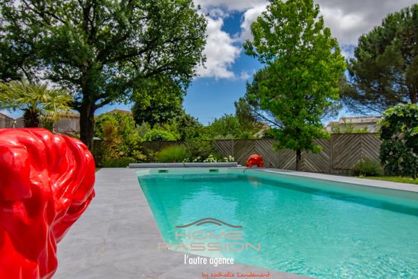 Maison
                                                                                                                                                                                                                                                                                                                        8 pièce(s)                                                                                                                                                                                                          5 chambre(s)                                                                                                                                                                                                          251  m²