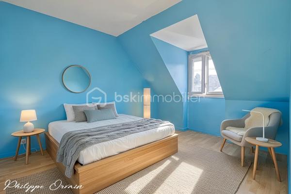 À Puiseux-en-France, dans un secteur résidentiel, calme et recherché, venez découvrir cette agréable maison individuelle, lumineuse et fonctionnelle, idéale pour une famille.

La maison vous offre :
Une cuisine indépendante entièrement équipée
Un salon / séjour lumineux avec accès direct à la terrasse et au jardin
3 chambres spacieuses
Une salle d’eau
2 WC
Un dressing
Un cellier
Une véranda avec jacuzzi, véritable espace de détente
Un garage
De nombreux rangements
Une pompe à chaleur pour le chauffage, source d’économies d’énergie

Côté extérieur :
Profitez d’un terrain clos, avec jardin et terrasse, parfait pour les beaux jours.

Le stationnement est facilité grâce au garage et devant la maison.

Les atouts :
Secteur calme et résidentiel
Maison individuelle
Belle luminosité
Véranda avec jacuzzi
Jardin et terrasse
Pompe à chaleur économique
Proximité des écoles, commerces et transports
Maison fonctionnelle avec de nombreux rangements

Une maison agréable à vivre qui mérite d’être découverte.

Pour plus de renseignements ou pour organiser une visite, contactez-moi.