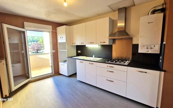 Appartement à louer    4 pièces • 93,43 m2 Sérézin-du-Rhône