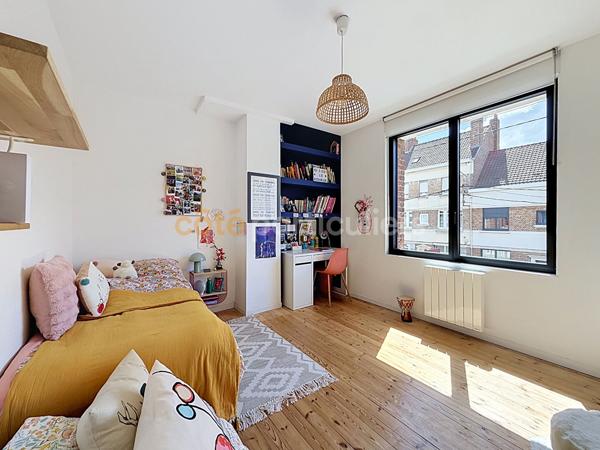 Vente
                Maison90 m² - 4 Pièces -
                    HAZEBROUCK (59190)