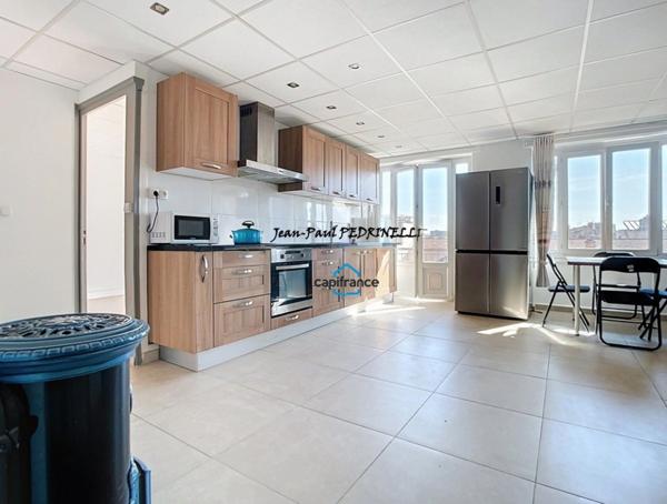 Lyon 8e Appartement T3 de 55 m²,cave, balcon belle vue dégagée, Tram T6 connexion rapide Metro B et D