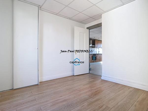 Lyon 8e Appartement T3 de 55 m²,cave, balcon belle vue dégagée, Tram T6 connexion rapide Metro B et D