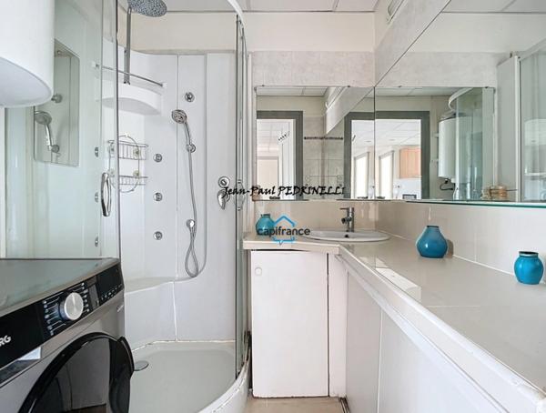 Lyon 8e Appartement T3 de 55 m²,cave, balcon belle vue dégagée, Tram T6 connexion rapide Metro B et D