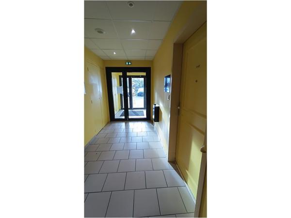 Local commercial - SAVIGNEUX