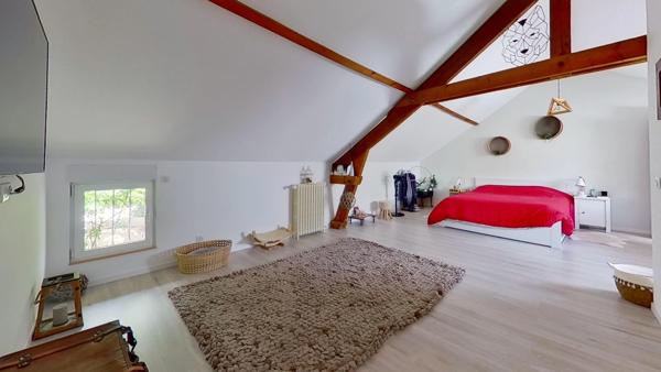 Esprit loft et volumes exceptionnels à vendre à Vauréal Village – 247 m², 9 pièces, 4 chambres