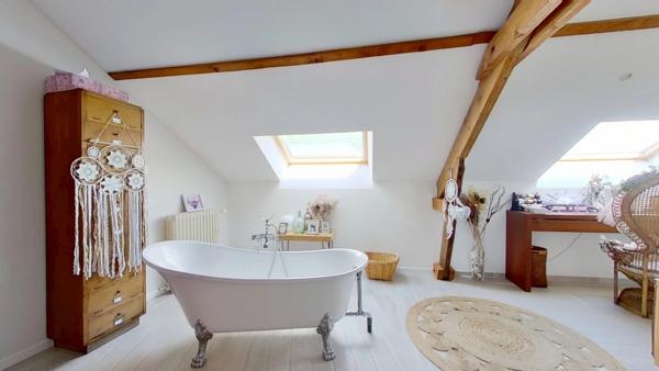 Esprit loft et volumes exceptionnels à vendre à Vauréal Village – 247 m², 9 pièces, 4 chambres