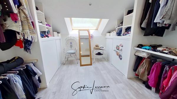 Esprit loft et volumes exceptionnels à vendre à Vauréal Village – 247 m², 9 pièces, 4 chambres