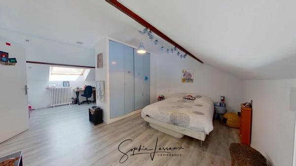 Esprit loft et volumes exceptionnels à vendre à Vauréal Village – 247 m², 9 pièces, 4 chambres