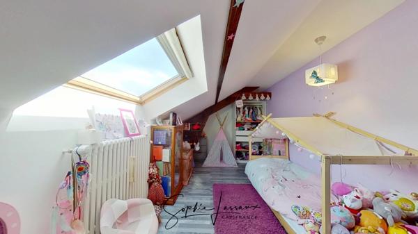 Esprit loft et volumes exceptionnels à vendre à Vauréal Village – 247 m², 9 pièces, 4 chambres