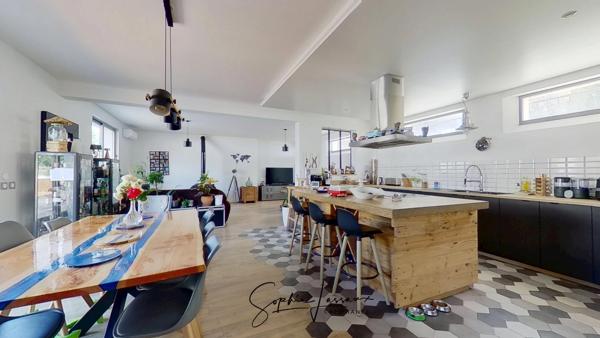 Esprit loft et volumes exceptionnels à vendre à Vauréal Village – 247 m², 9 pièces, 4 chambres