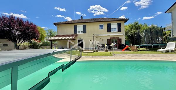 Villa de type 5 sur sous-sol complet avec piscine et jardin.