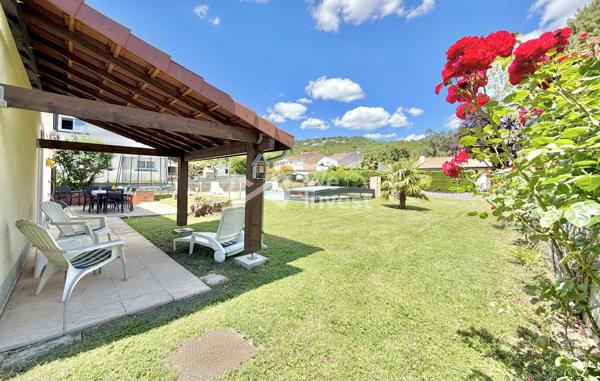 Villa de type 5 sur sous-sol complet avec piscine et jardin.