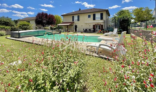 Villa de type 5 sur sous-sol complet avec piscine et jardin.