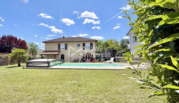 Villa de type 5 sur sous-sol complet avec piscine et jardin.