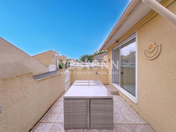 Charmante villa 2 pièces de 34.55 m² (30.55 m² loi carrez) + mezzanine, terrasse de 23 m² et place de parking privative dans résidence avec piscine Fleury Saint-Pierre-la-Mer