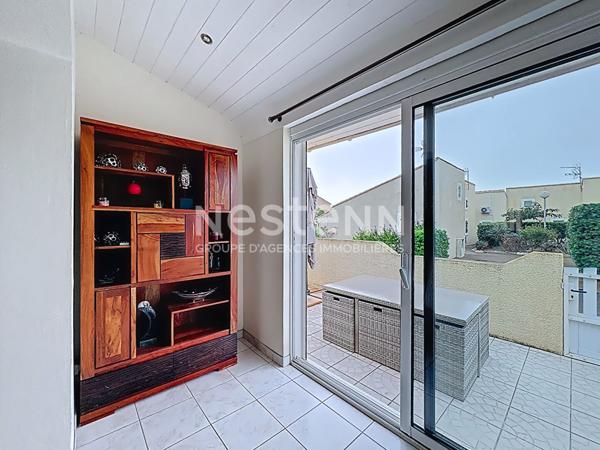 Charmante villa 2 pièces de 34.55 m² (30.55 m² loi carrez) + mezzanine, terrasse de 23 m² et place de parking privative dans résidence avec piscine Fleury Saint-Pierre-la-Mer