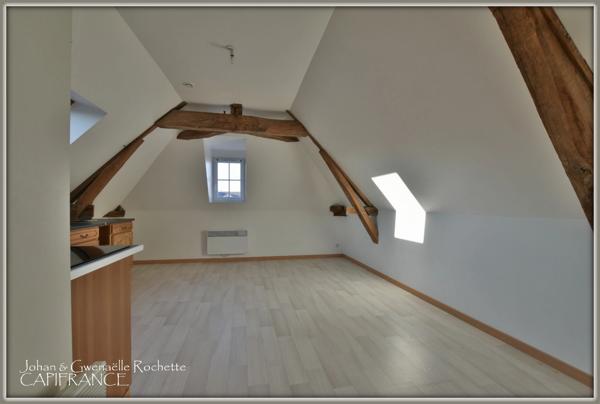 Dpt Maine et Loire (49), à louer JARZE appartement T2