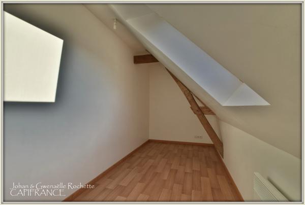Dpt Maine et Loire (49), à louer JARZE appartement T2