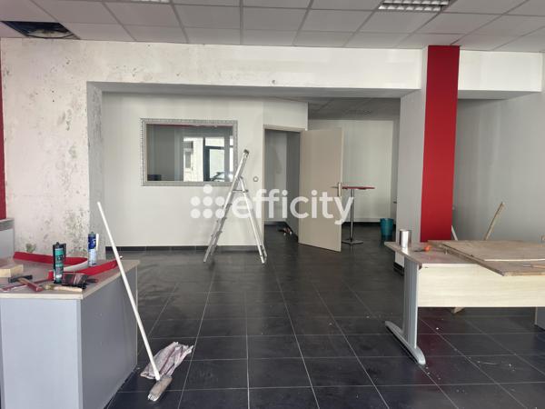 Local Commercial
        
        - 465 m² 401 740 € *