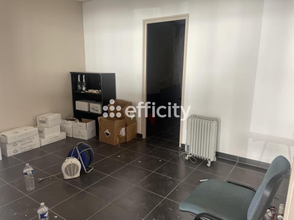 Local Commercial
        
        - 465 m² 401 740 € *