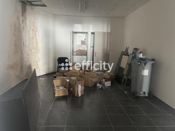 Local Commercial
        
        - 465 m² 401 740 € *