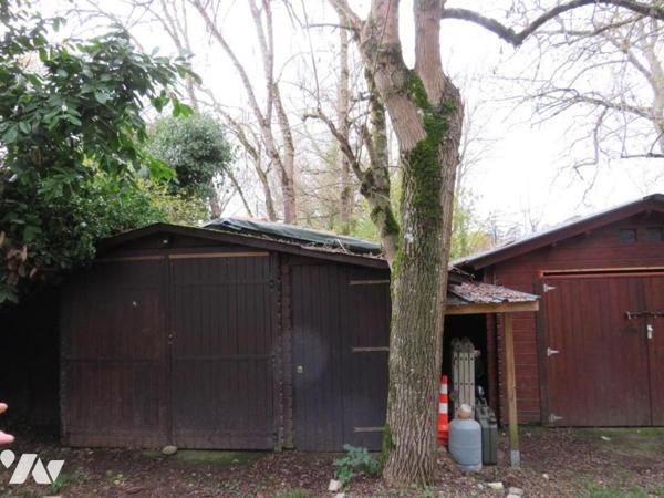 VIC-FEZENSAC, Moulin avec terrain et piscine.
