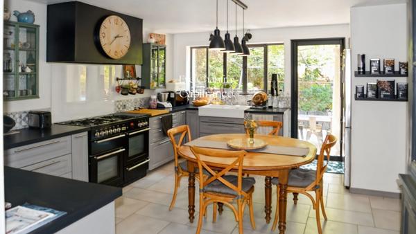 Maison de caractère 215M2 T9 Garage + Piscine