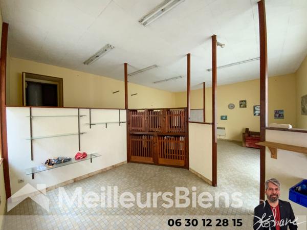 Bâtiment avec volume en centre ville Montendre.