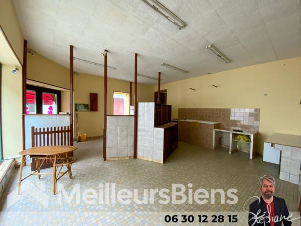 Bâtiment avec volume en centre ville Montendre.