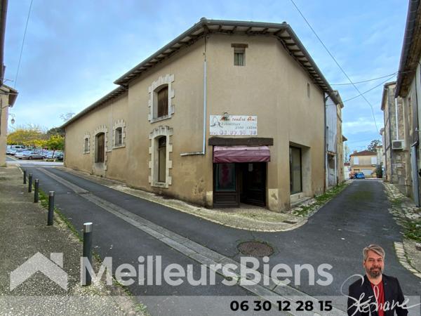Bâtiment avec volume en centre ville Montendre.