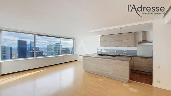 PUTEAUX/ LA DEFENSE - DERNIER ETAGE : appartement 4 pièces de 94m² avec cave et double parking