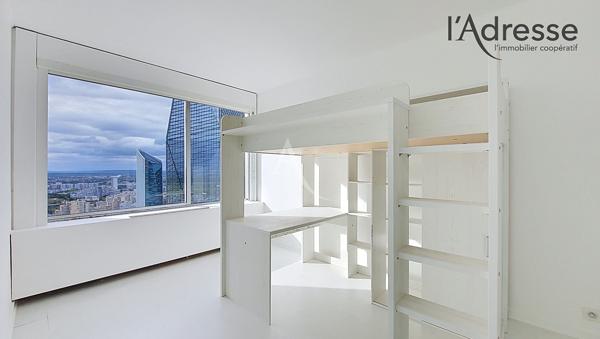 PUTEAUX/ LA DEFENSE - DERNIER ETAGE : appartement 4 pièces de 94m² avec cave et double parking