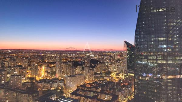 PUTEAUX/ LA DEFENSE - DERNIER ETAGE : appartement 4 pièces de 94m² avec cave et double parking
