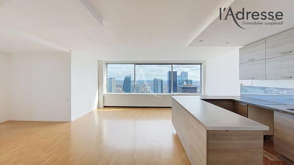 PUTEAUX/ LA DEFENSE - DERNIER ETAGE : appartement 4 pièces de 94m² avec cave et double parking