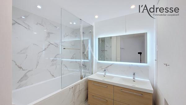 PUTEAUX/ LA DEFENSE - DERNIER ETAGE : appartement 4 pièces de 94m² avec cave et double parking