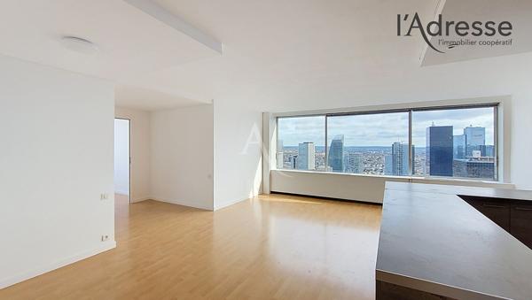 PUTEAUX/ LA DEFENSE - DERNIER ETAGE : appartement 4 pièces de 94m² avec cave et double parking