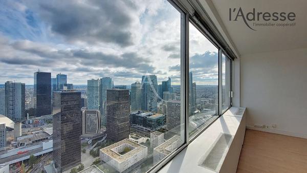 PUTEAUX/ LA DEFENSE - DERNIER ETAGE : appartement 4 pièces de 94m² avec cave et double parking