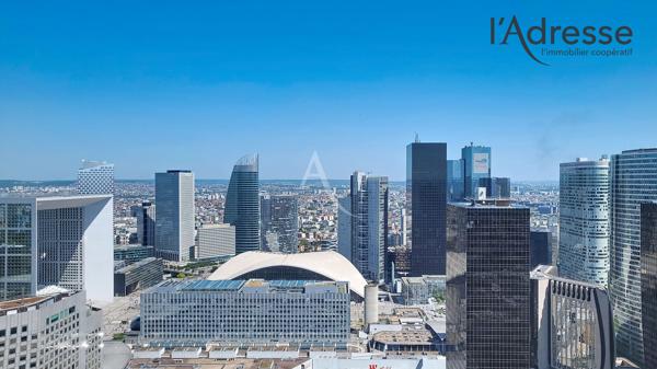 PUTEAUX/ LA DEFENSE - DERNIER ETAGE : appartement 4 pièces de 94m² avec cave et double parking