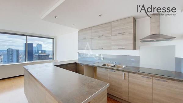 PUTEAUX/ LA DEFENSE - DERNIER ETAGE : appartement 4 pièces de 94m² avec cave et double parking