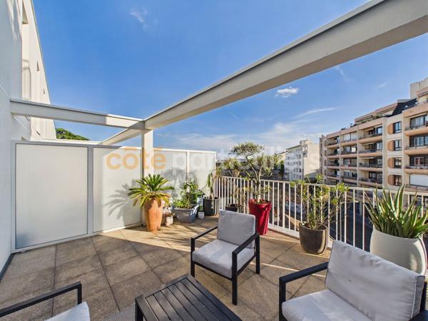 Vente
                Appartement102,52 m² - 4 Pièces -
                    BORDEAUX (33300)